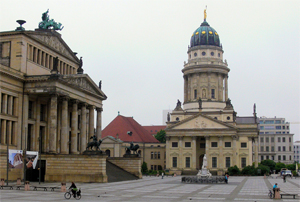 Gendarmenmarkt mit Französischem Dom (Bild: Der Weg) Gendarmenmarkt mit Französischem Dom (Bild: Der Weg)