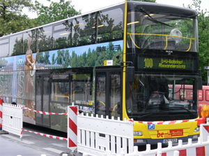 Bus der Linie 100 (Bild: Der Weg) Bus der Linie 100 (Bild: Der Weg)