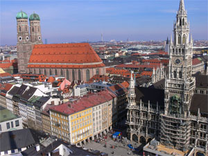 Dom und neues Rathaus (Bild: Der Weg) Dom und neues Rathaus (Bild: Der Weg)